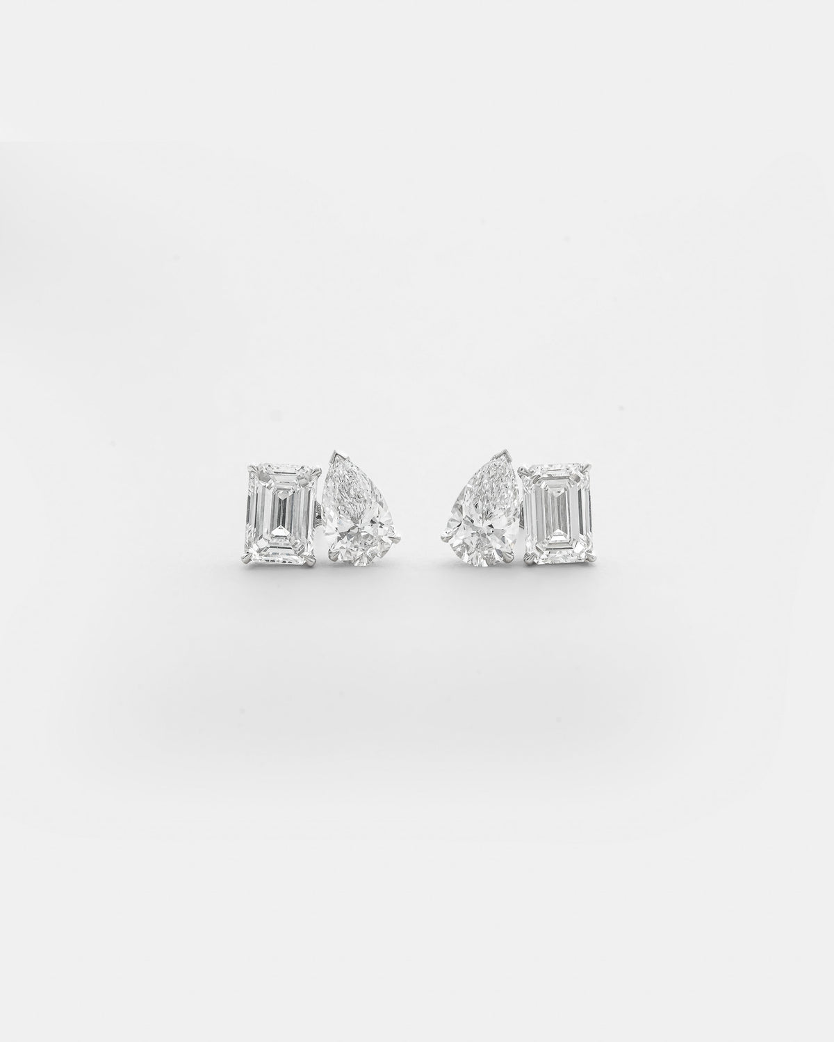 SD Signature 70 Pointer Emerald & 50 Pointer Pear Cut Diamond Toi Ei Moi Earrings