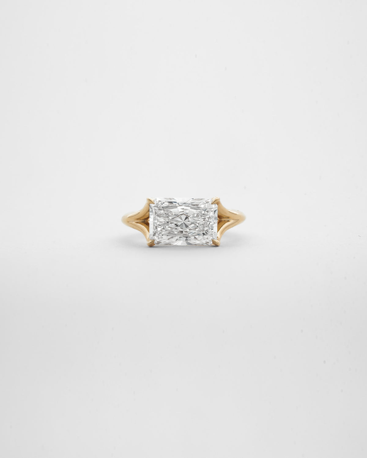 3 carats Radiant Cut Diamond with Prong Solitaire Ring