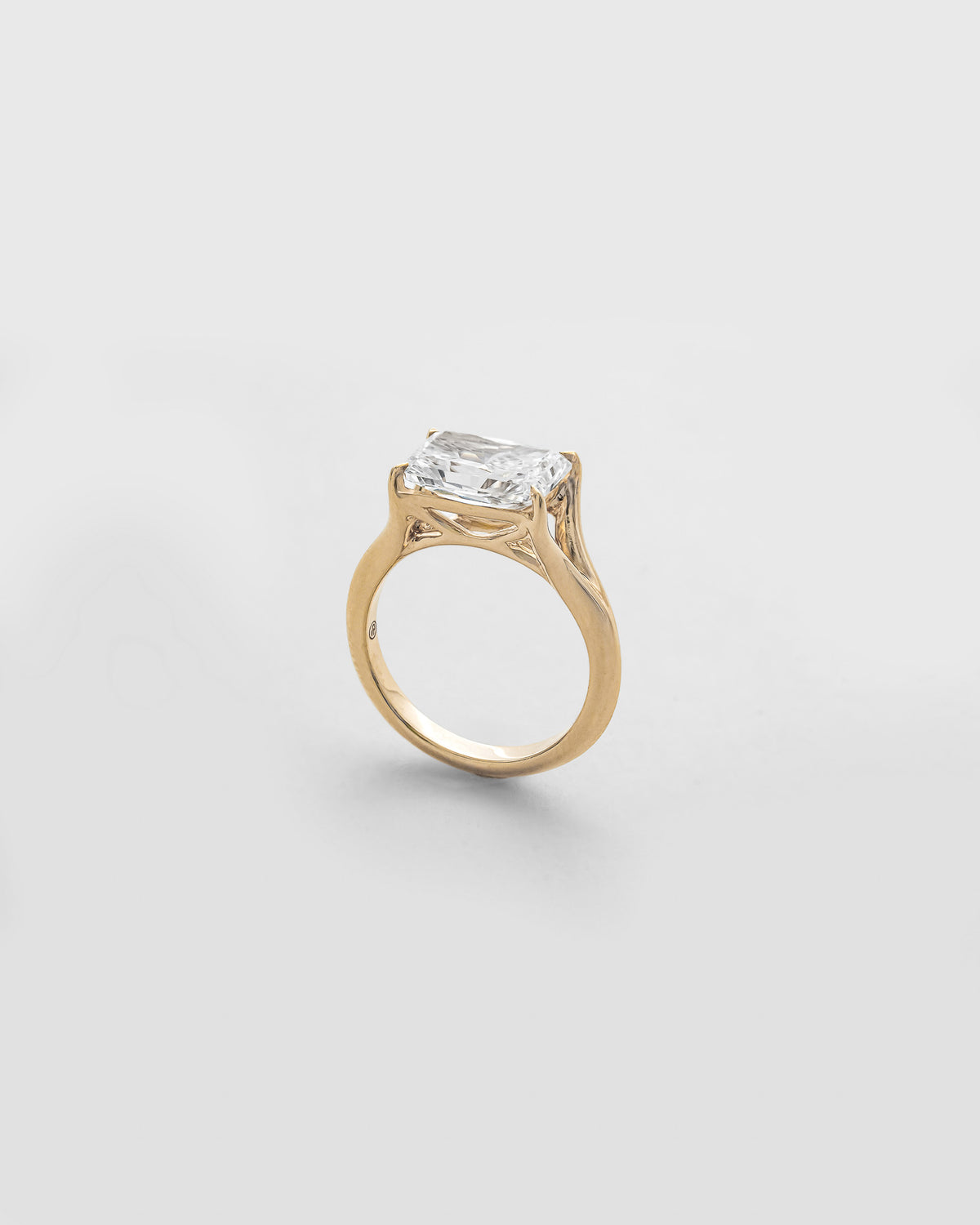 3 carats Radiant Cut Diamond with Prong Solitaire Ring