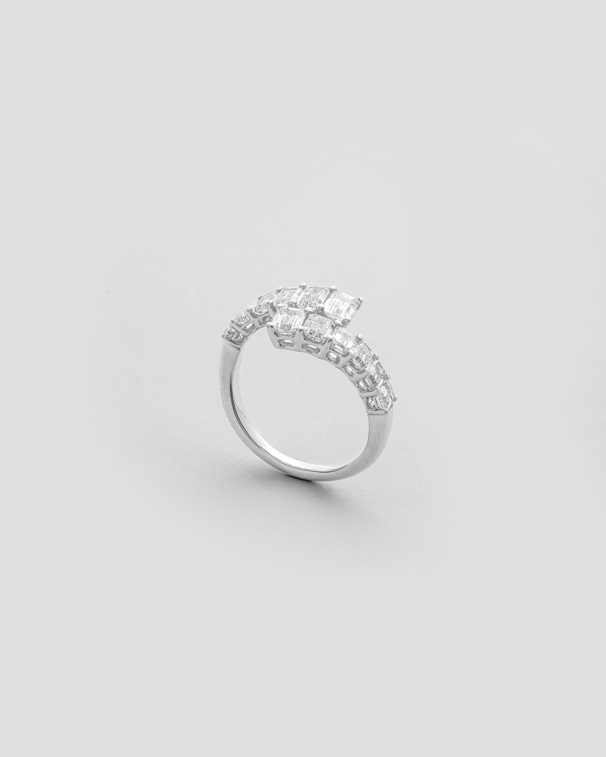 SD Signature Graduated Emerald Cut Diamond Open Ring