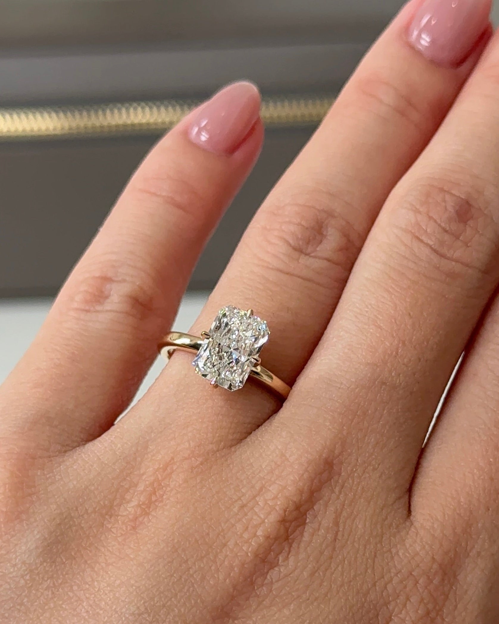2 carats Radiant Cut Diamond Compass Setting