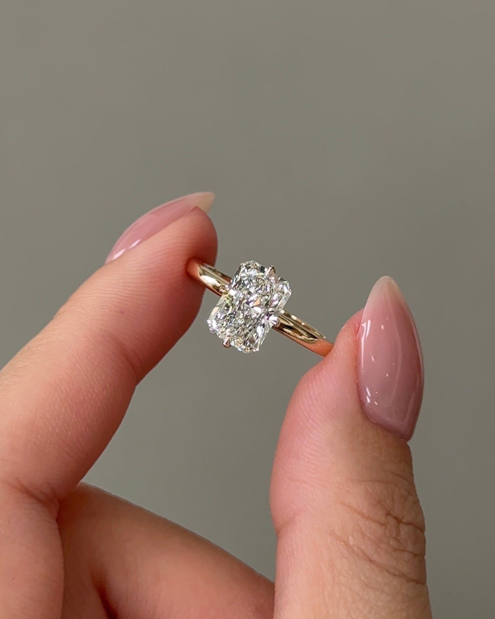 2 carats Radiant Cut Diamond Compass Setting
