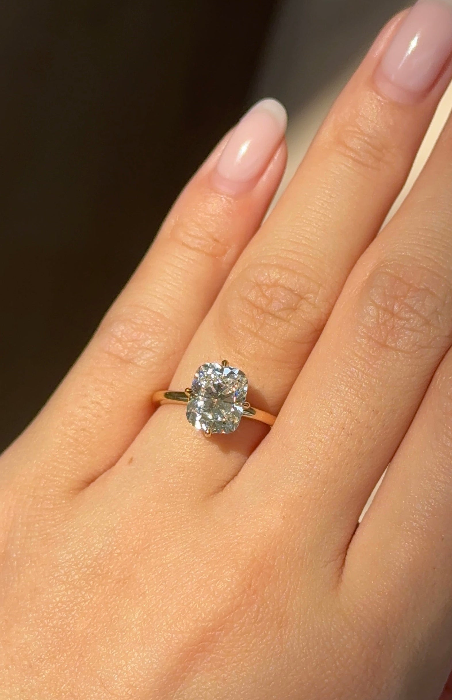 2.6 carats Cushion Cut Diamond Compass Setting