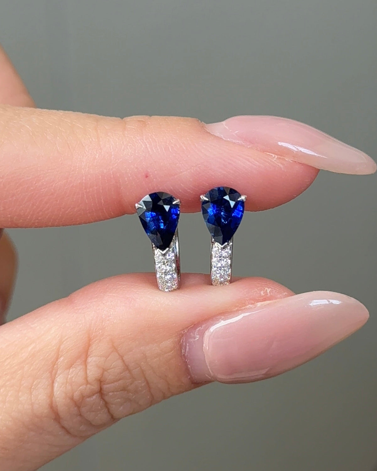 70 Pointer Natural Blue Sapphire Pear Cut Glitter Pave Huggie Earrings