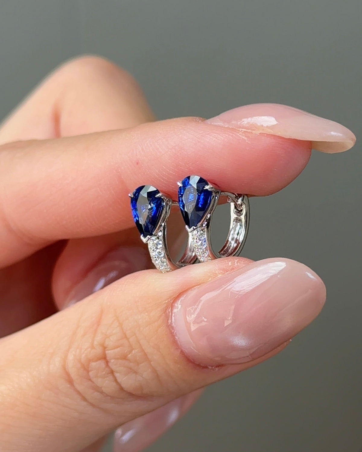 70 Pointer Natural Blue Sapphire Pear Cut Glitter Pave Huggie Earrings