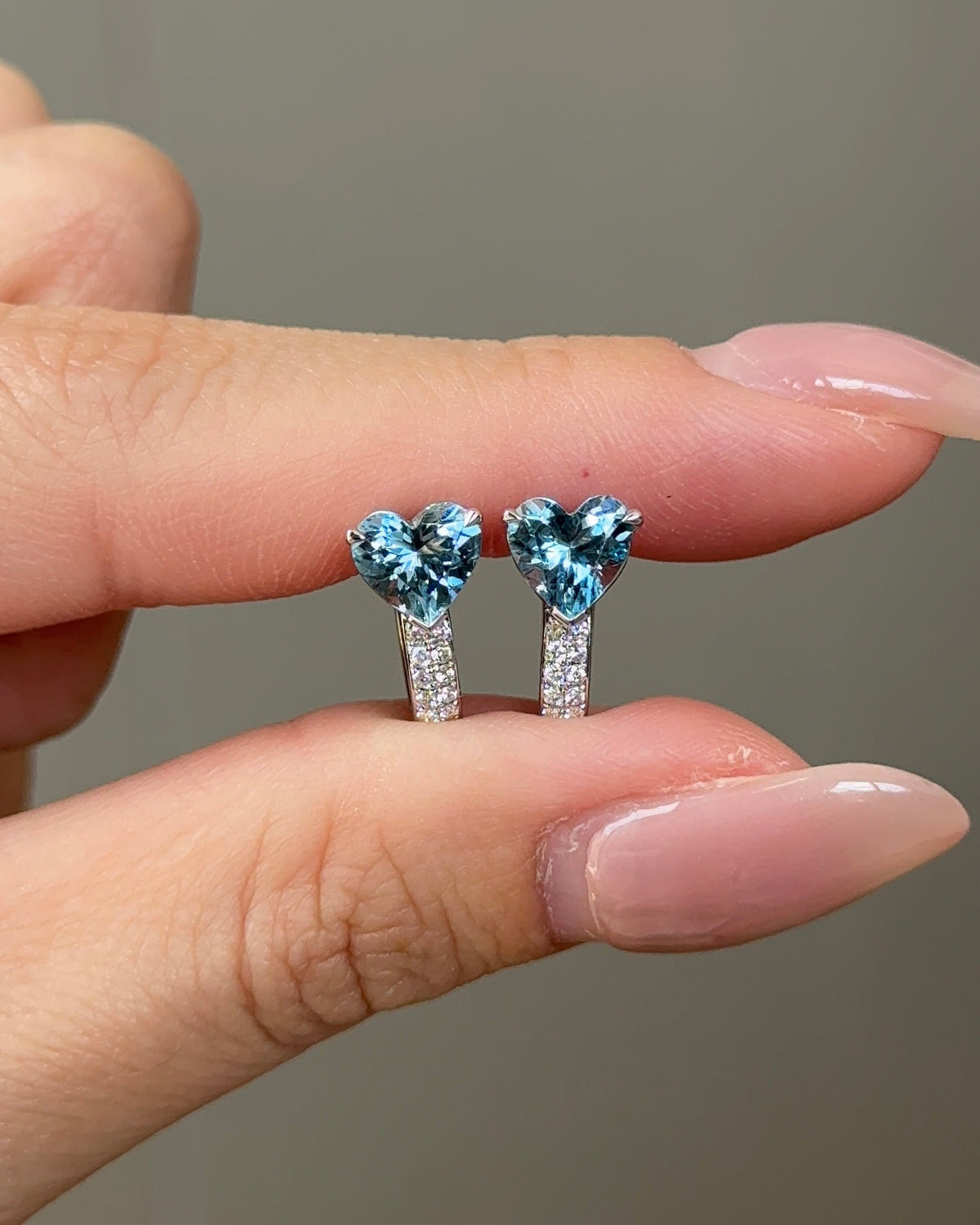 70-80 Pointer Natural Santa Maria Aquamarine Heart Cut Glitter Pave Huggie Earrings