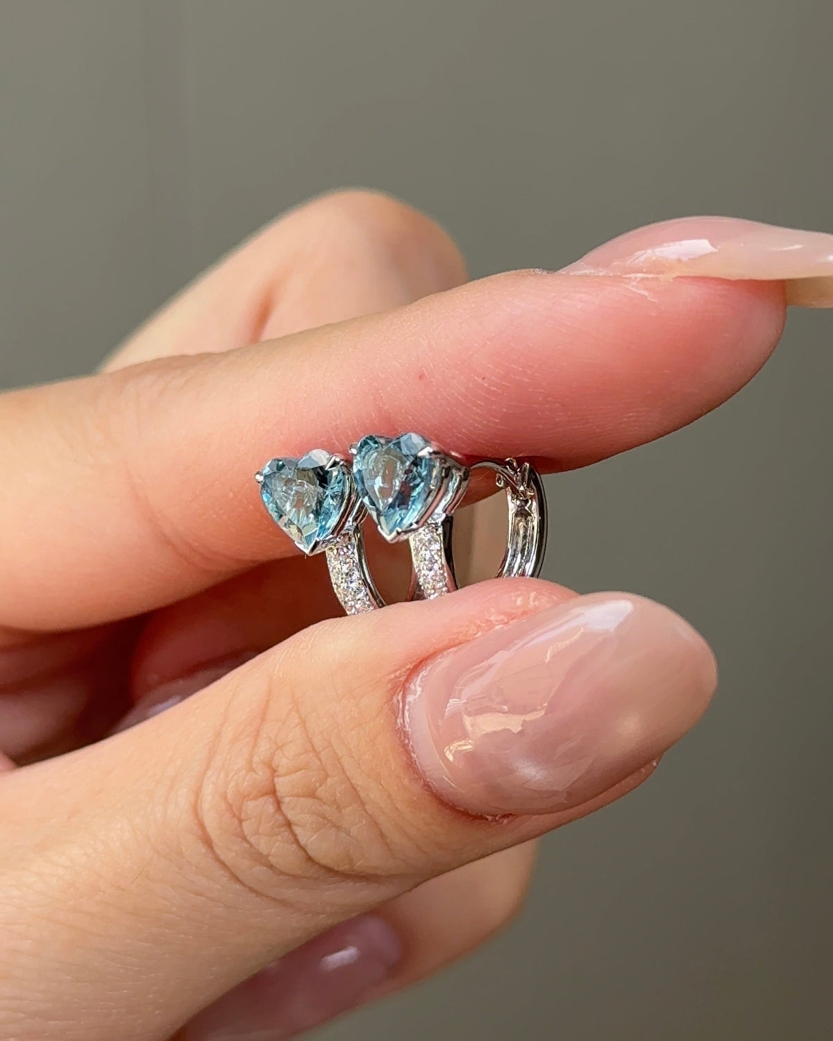 70-80 Pointer Natural Santa Maria Aquamarine Heart Cut Glitter Pave Huggie Earrings