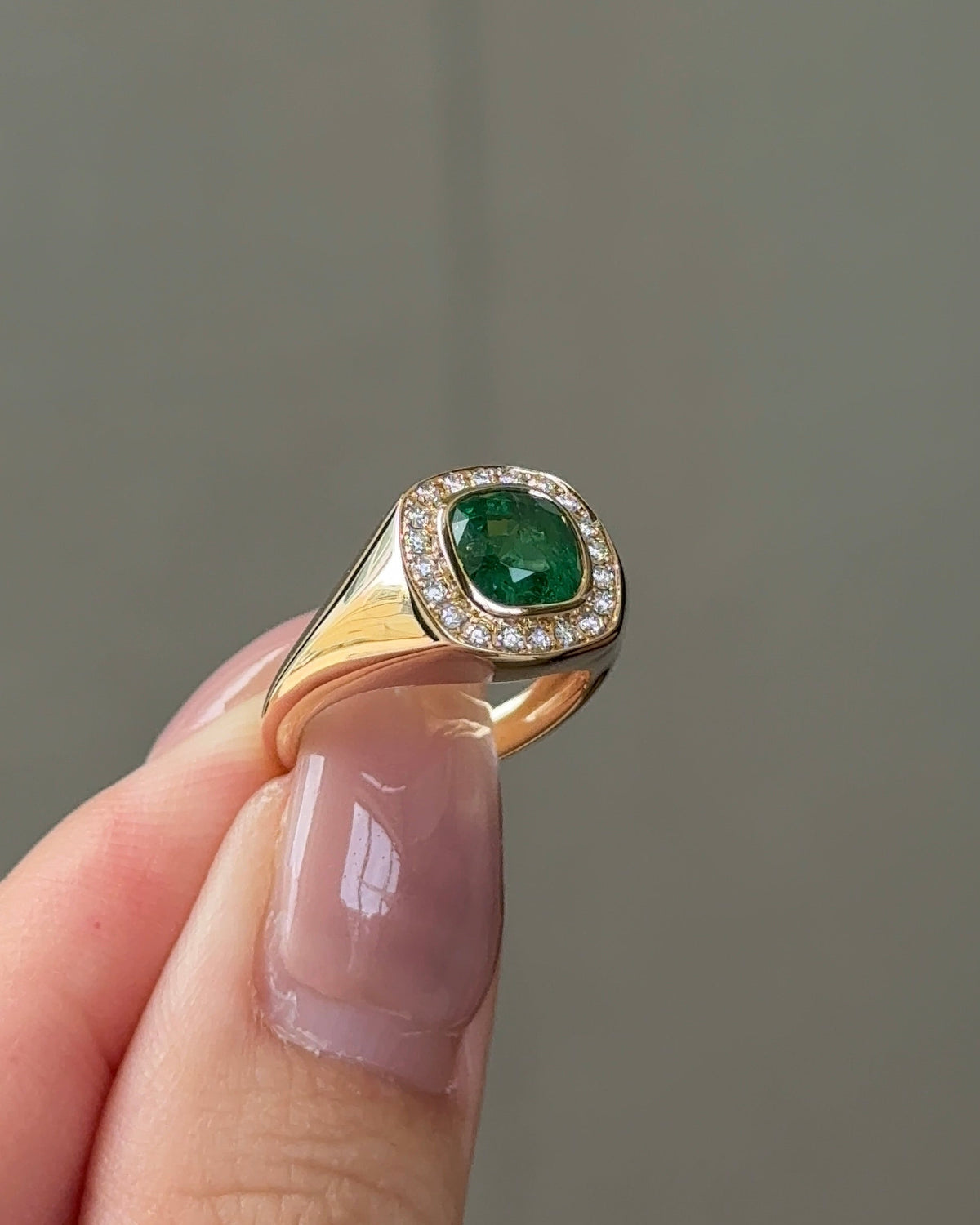 1 carat Natural Vivid Green Emerald Cushion Cut Bezel Joanne Signet Pinky Ring