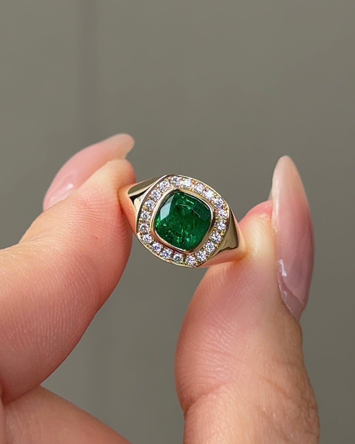 1 carat Natural Vivid Green Emerald Cushion Cut Bezel Joanne Signet Pinky Ring