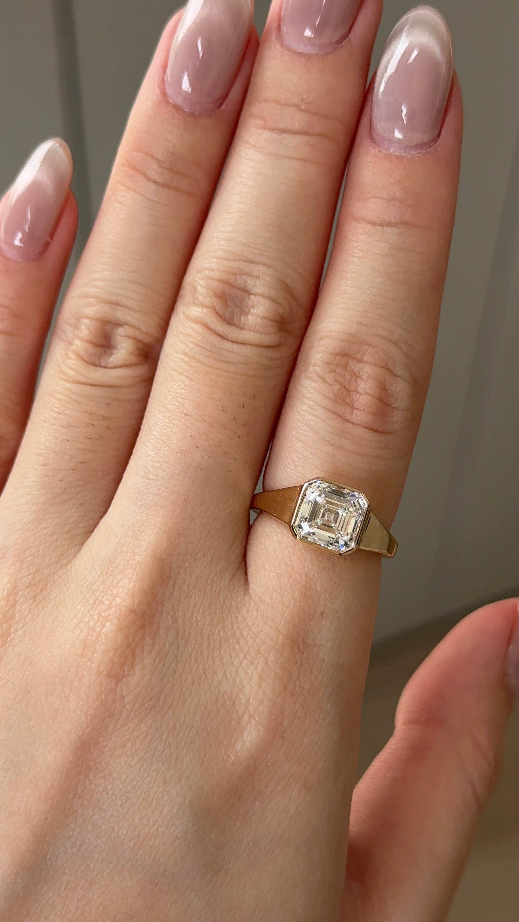 2.5 carats Asscher Cut Diamond Ring