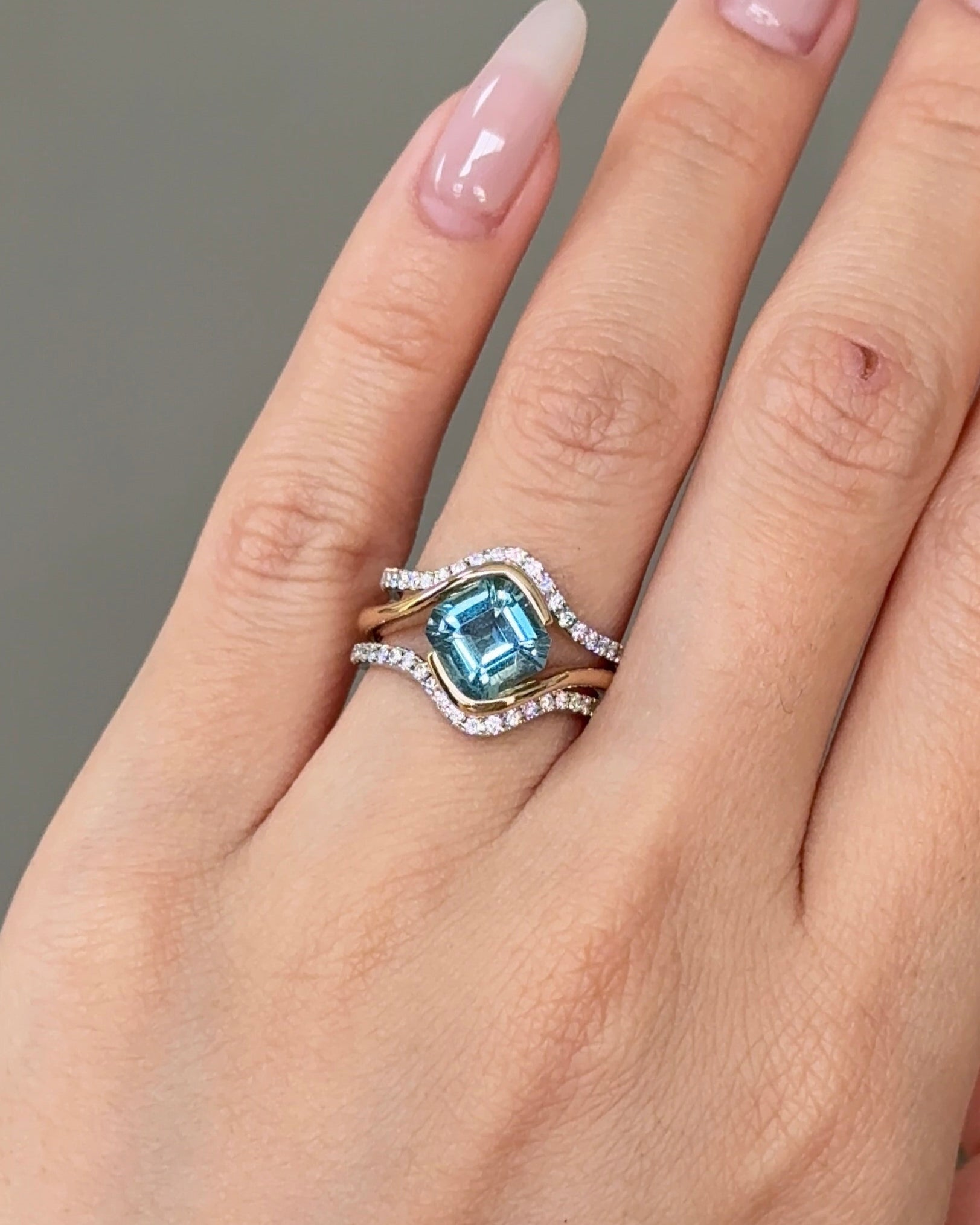 ALMAFI - 1.65 carats Emerald cut Natural Santa Maria Aquamarine set in curvy 14K Yellow gold band