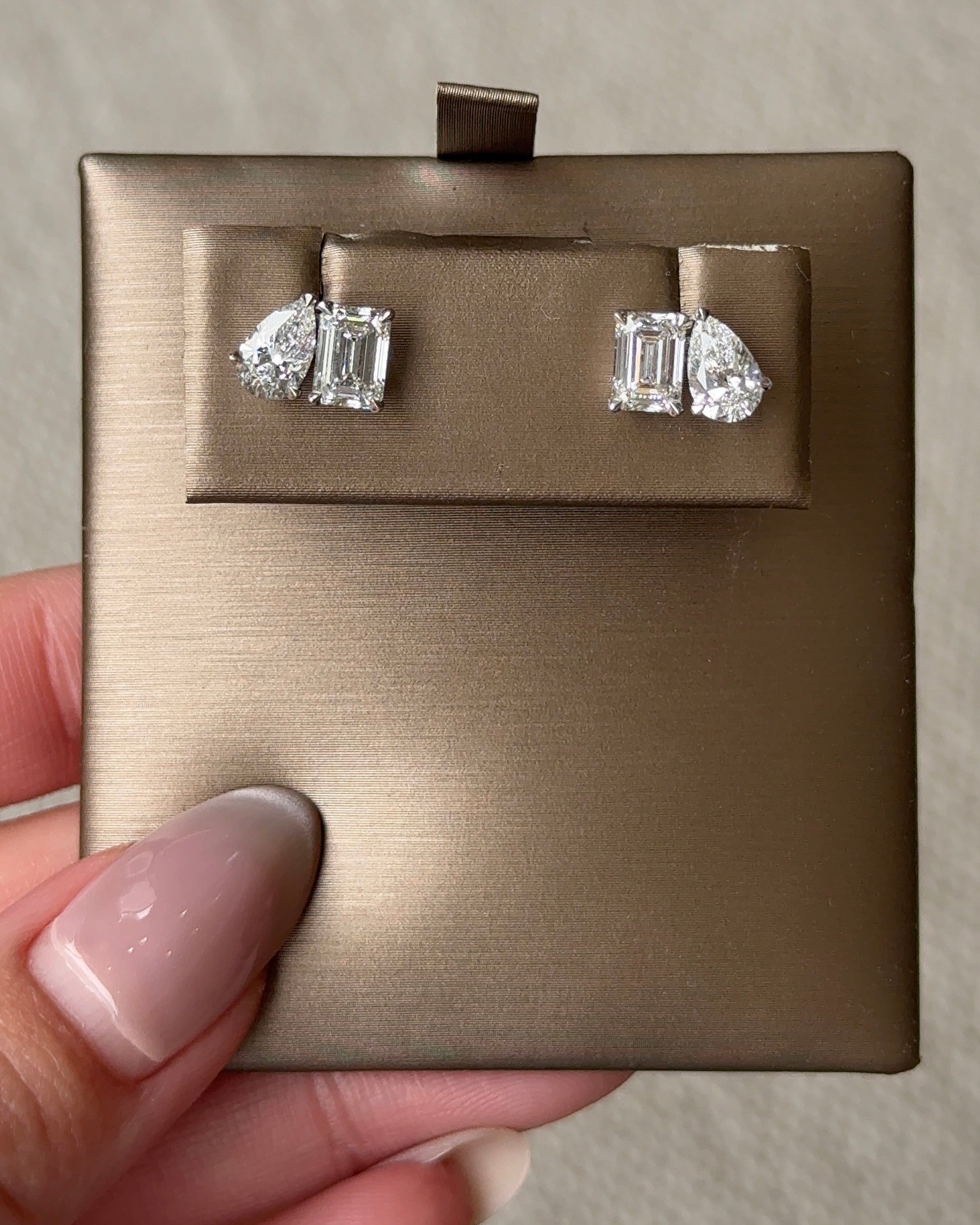 70 Pointer Toi Ei Moi Diamond Earrings