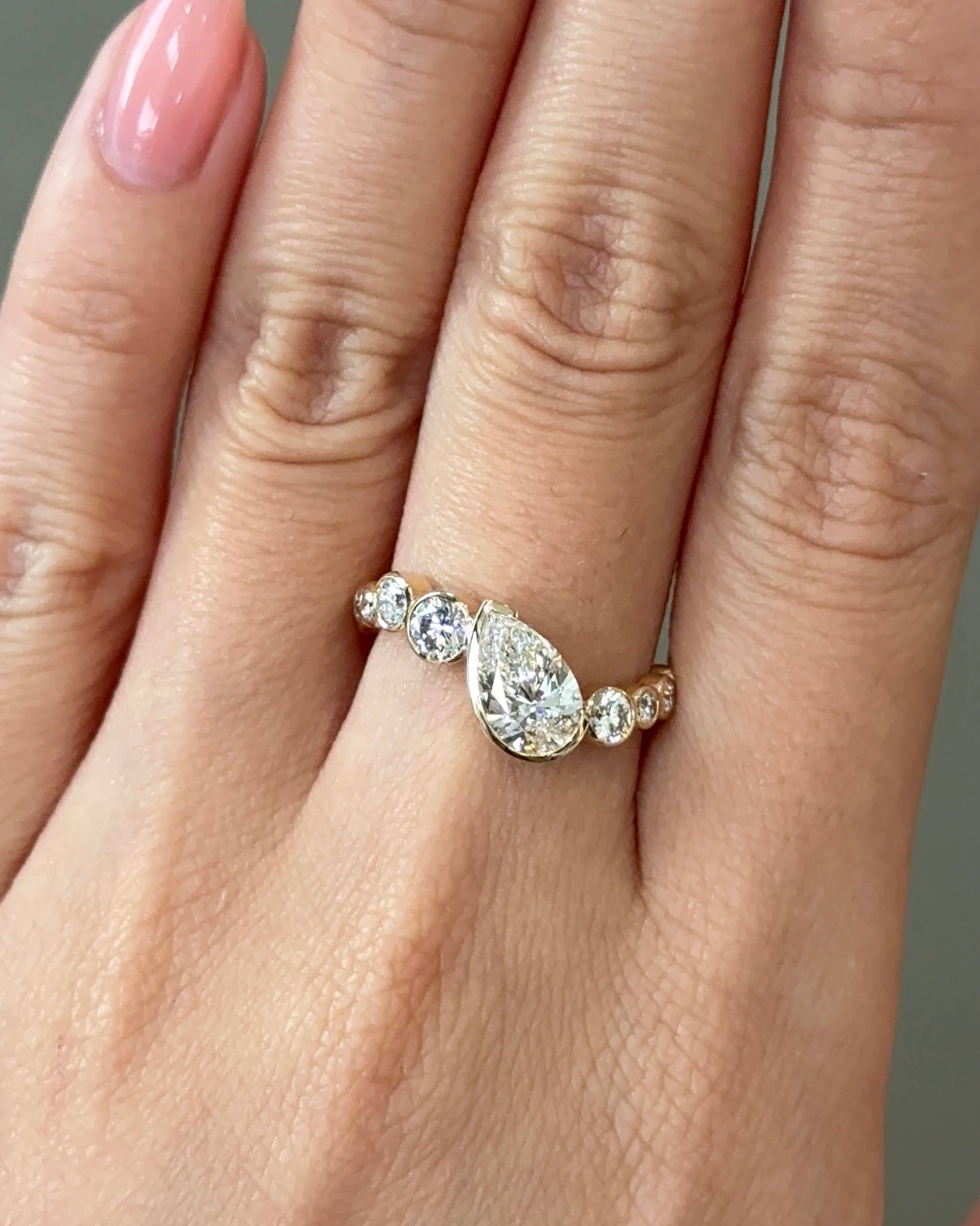 1 carats Pear cut Diamond Bezel Arc Ring with Round Accents