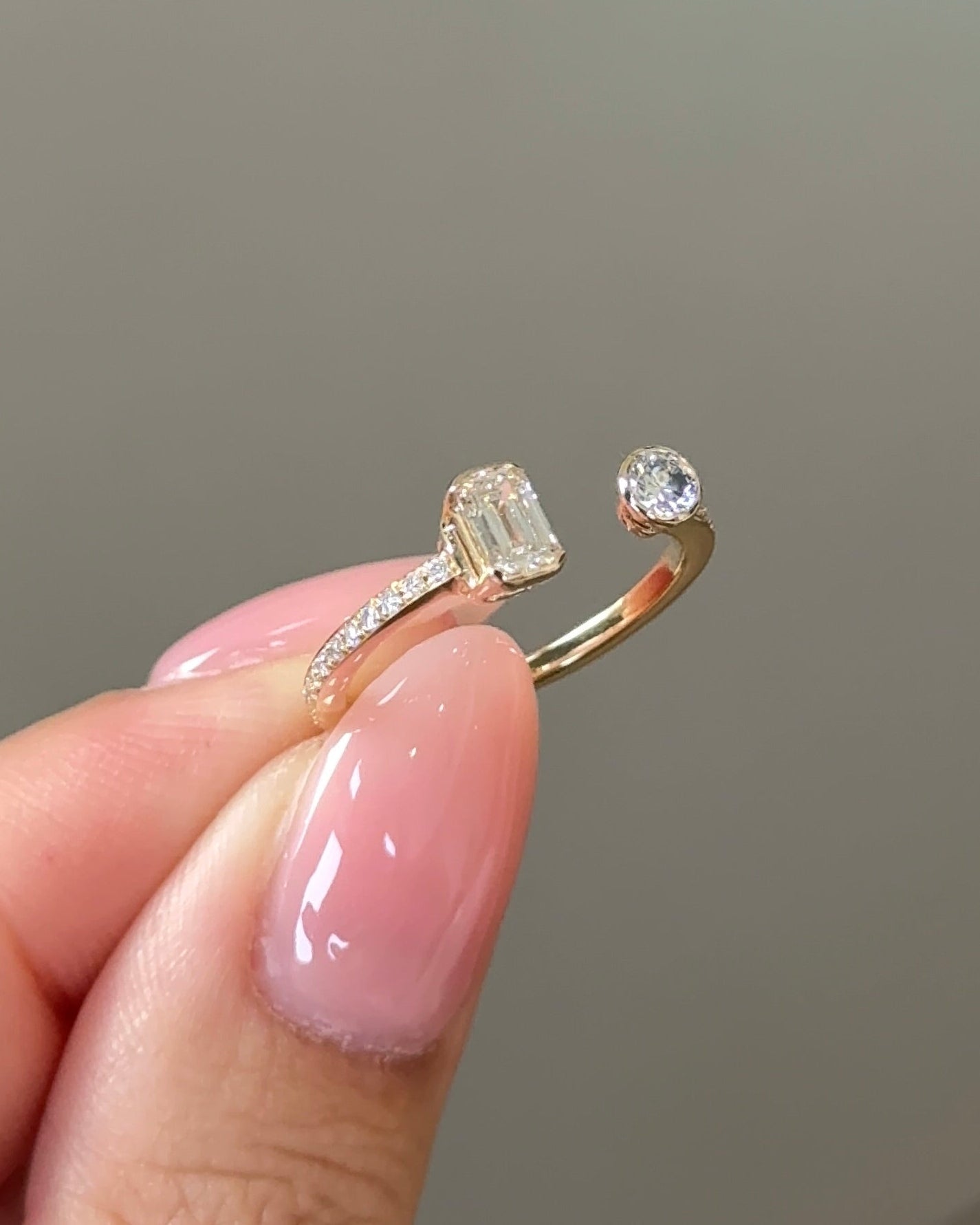 30 Pointer Emerald and 10 Pointer Round cut Diamond Bezel Arc Cuff Ring