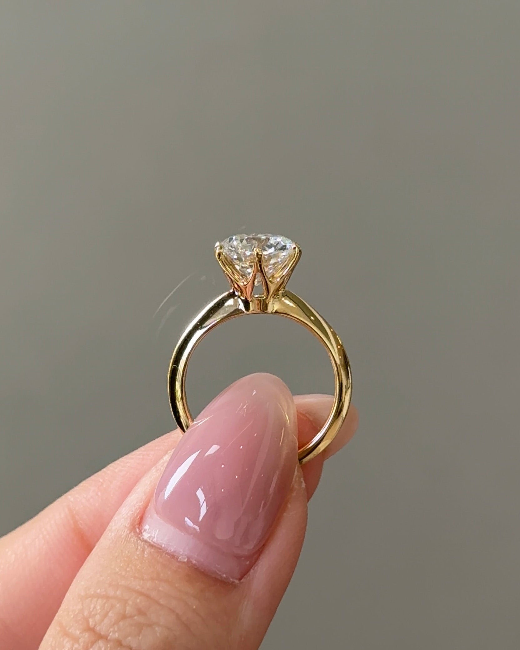 2 carats Round Cut Diamond Solitaire Ring with Knife Edge Band in Yellow Gold