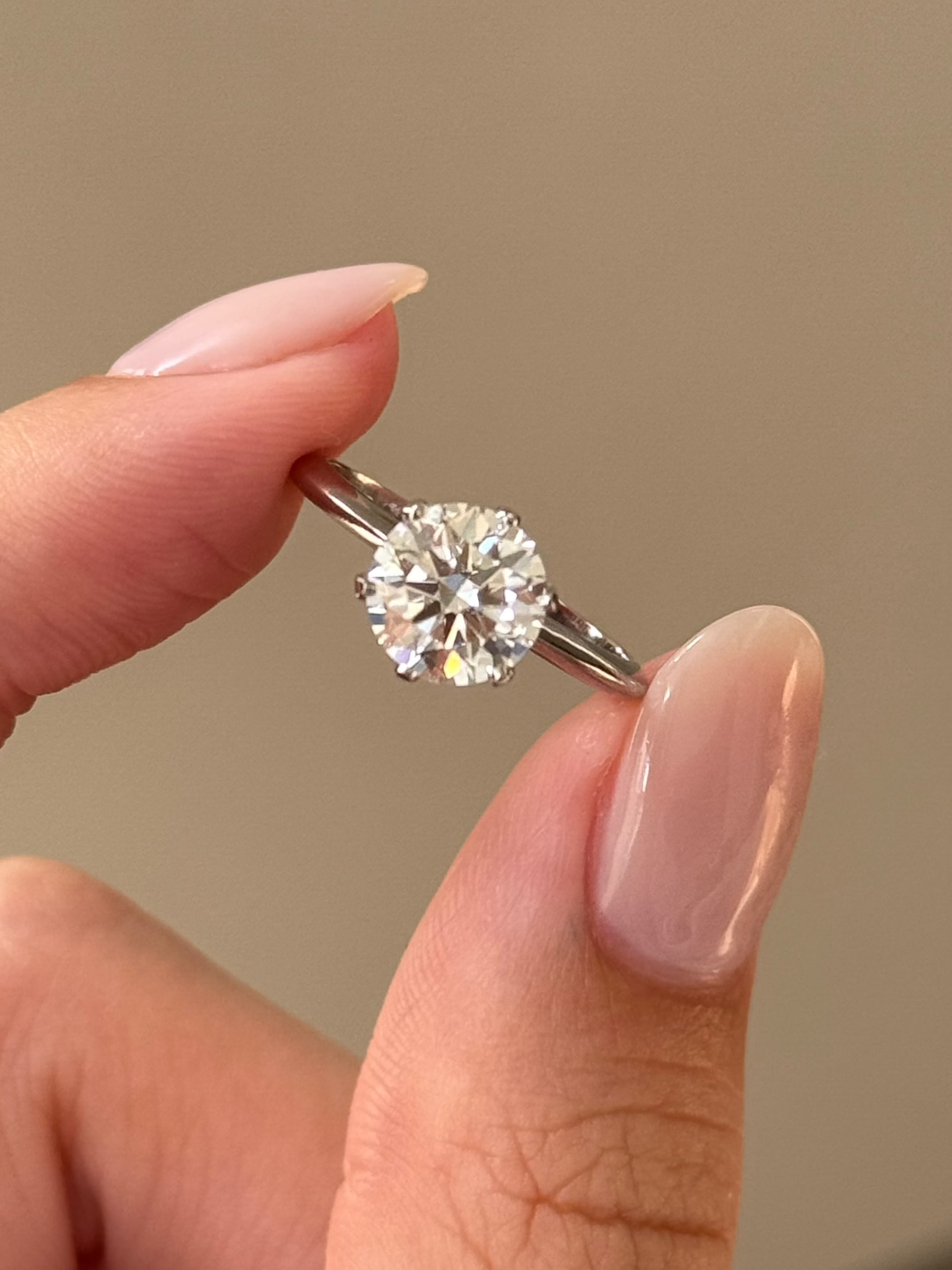 1.5 carats Round Cut Diamond Solitaire Ring with Knife Edge Band