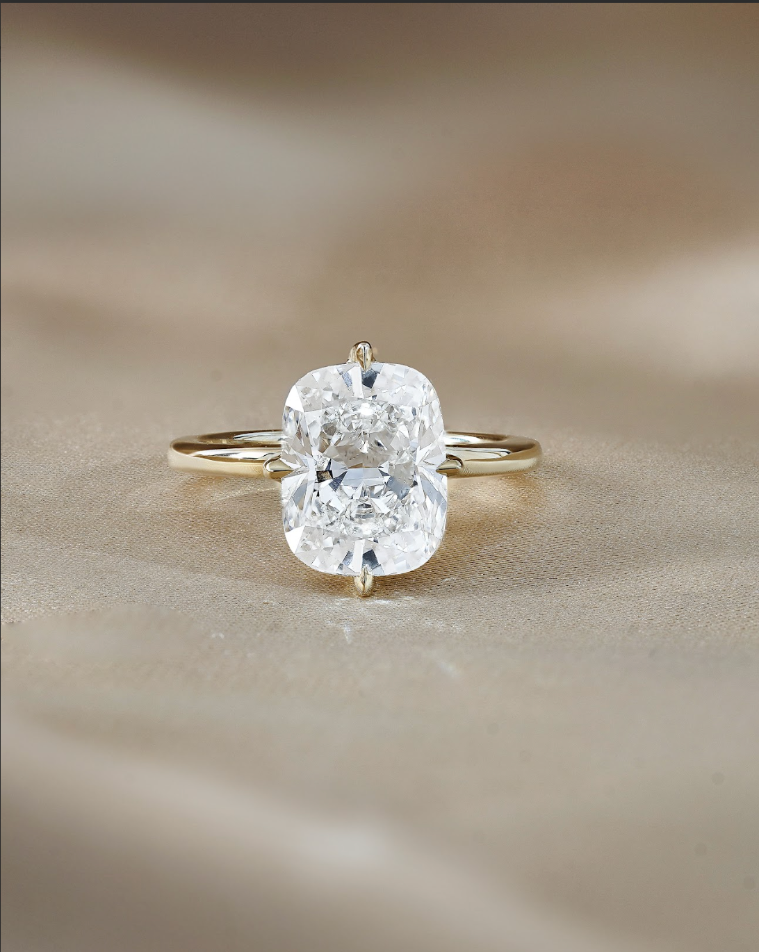2.6 carats Cushion Cut Diamond Compass Setting