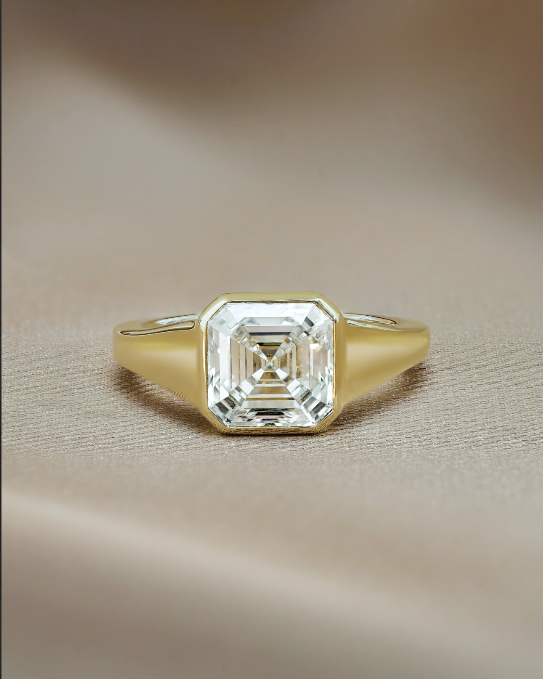 2.5 carats Asscher Cut Diamond Ring